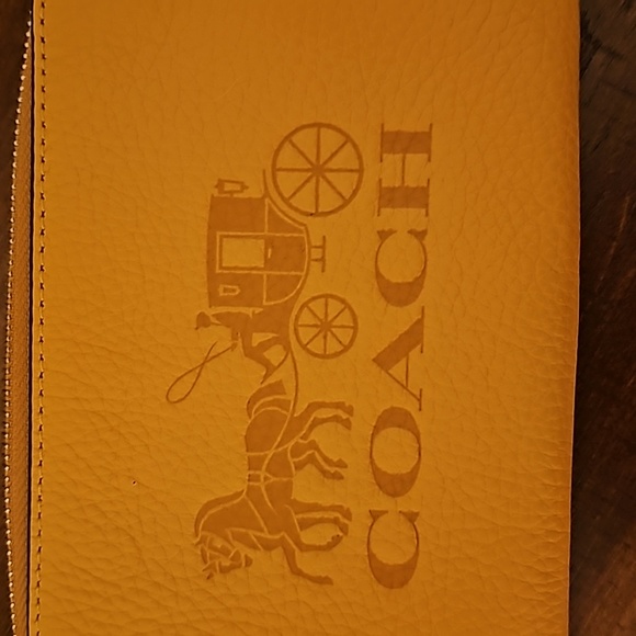 Authentic Horse and Carriage Coach Wristlet - Picture 6 of 6
